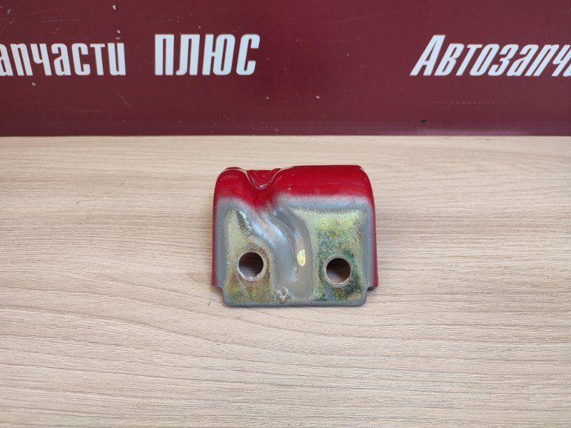 Петля двери