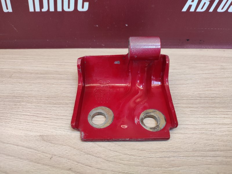 Петля двери