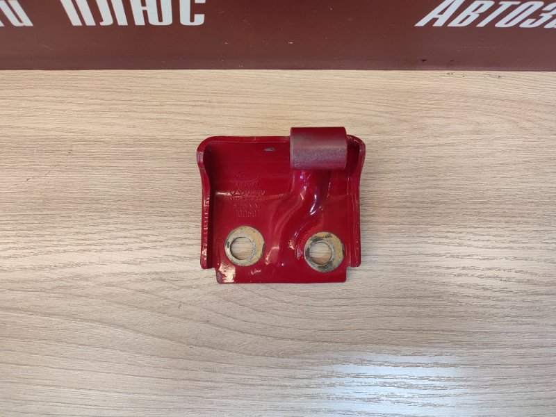 Петля двери