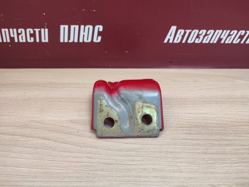 Петля двери