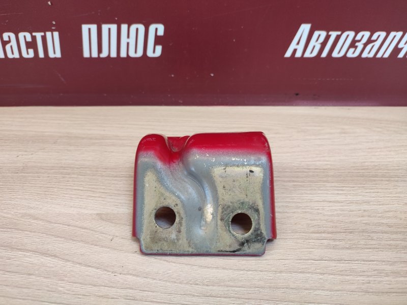 Петля двери