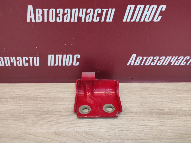 Петля двери