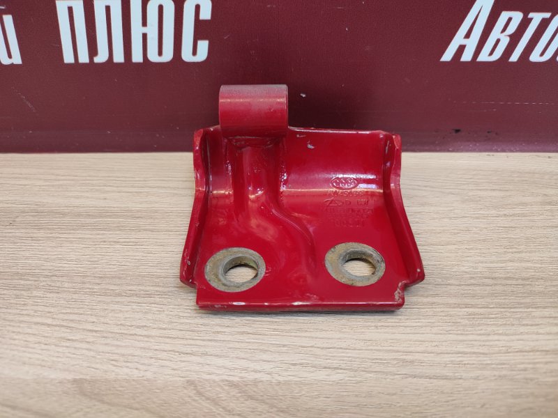 Петля двери