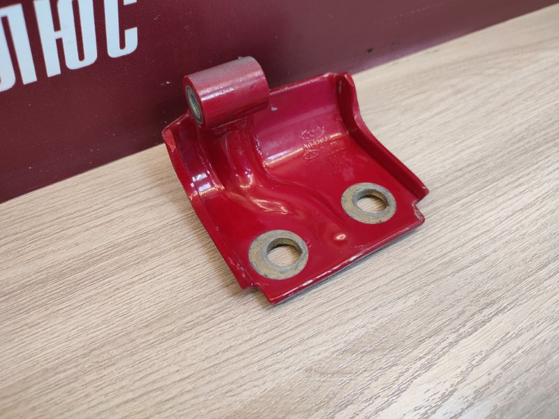 Петля двери