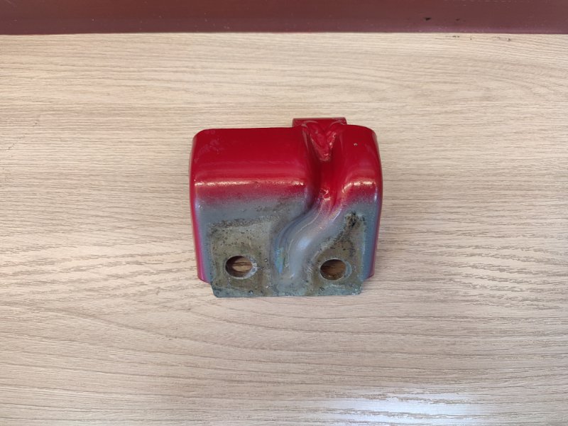 Петля двери