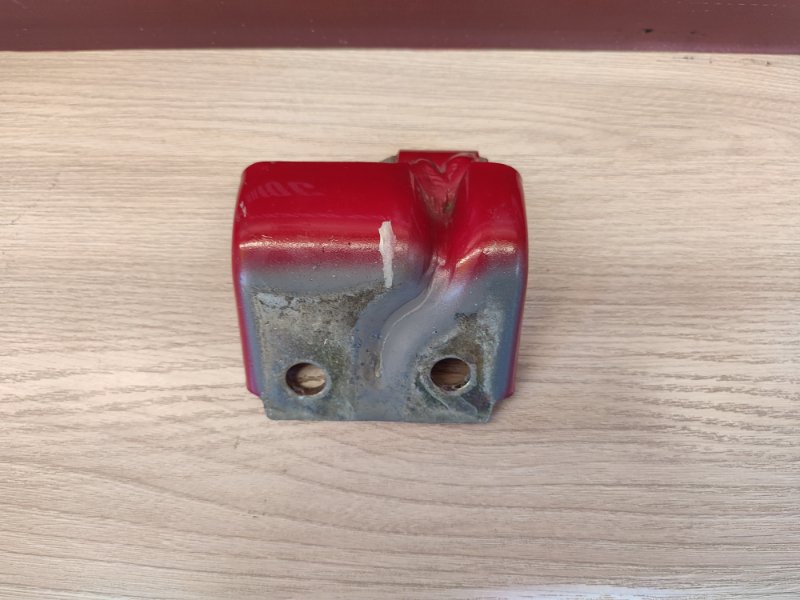 Петля двери