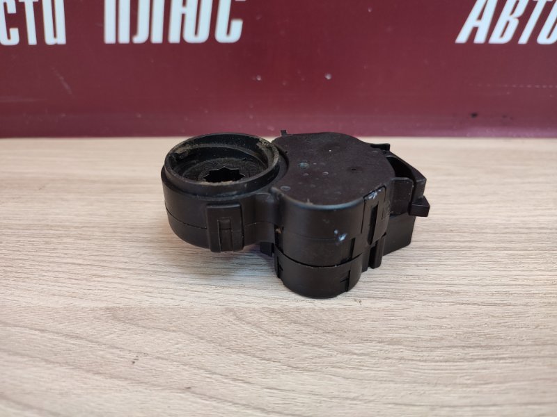 Сервопривод заслонки печки