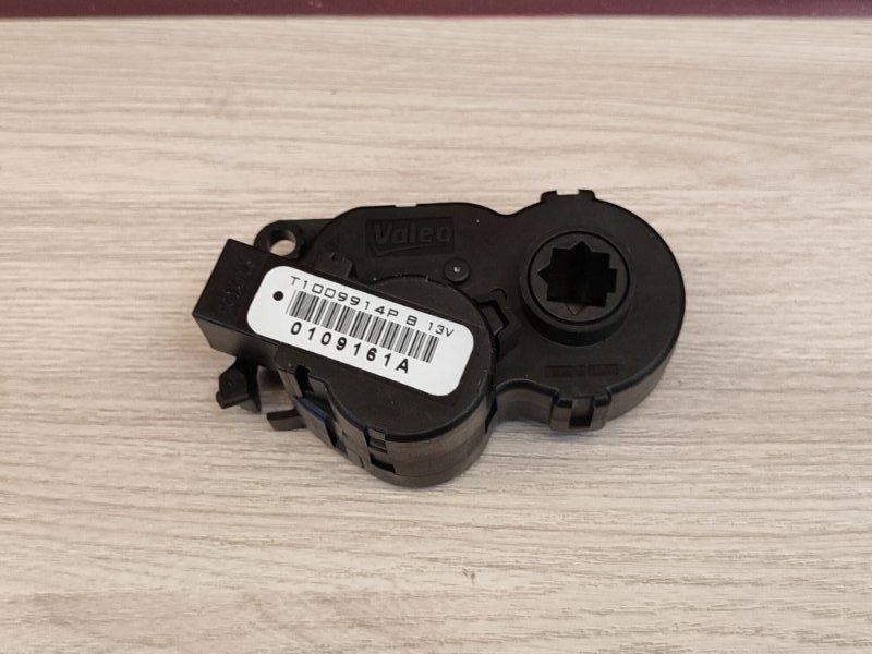 Сервопривод заслонки печки