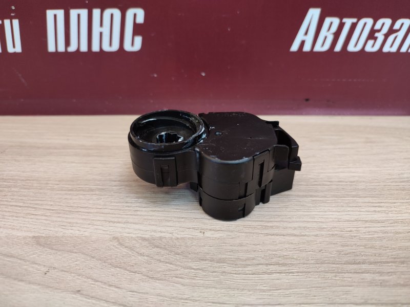 Сервопривод заслонки печки