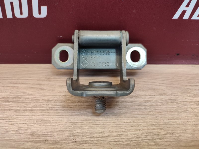 Петля багажника