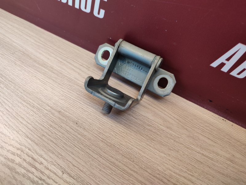 Петля багажника