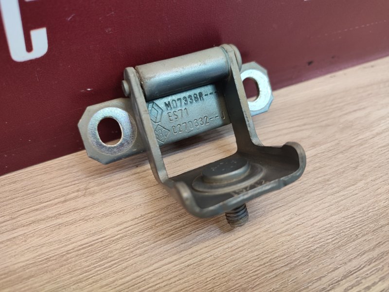 Петля багажника