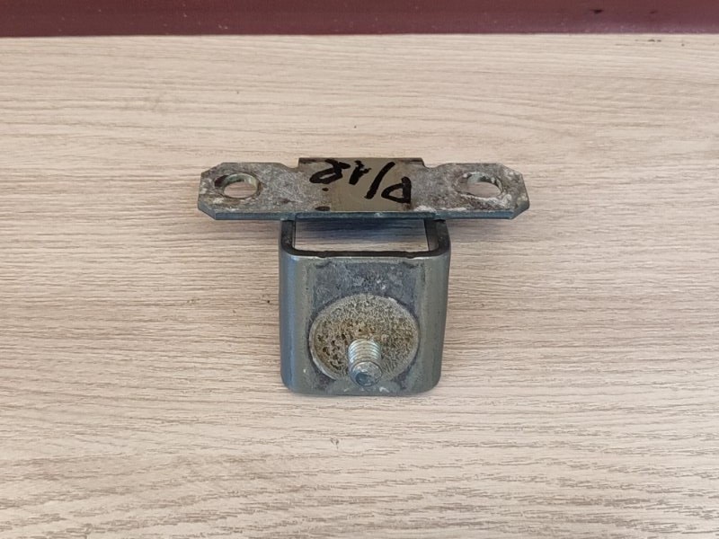 Петля багажника