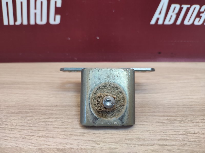 Петля багажника