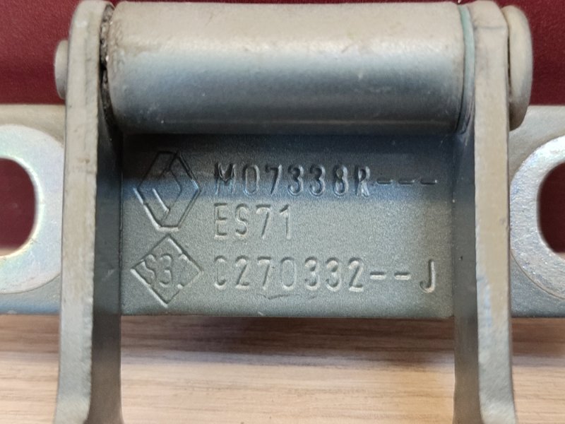 Петля багажника