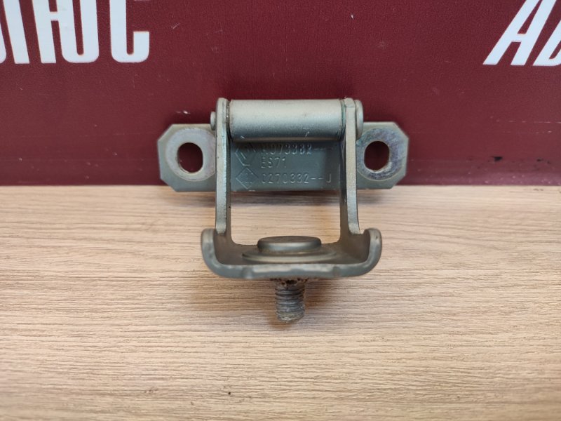 Петля багажника