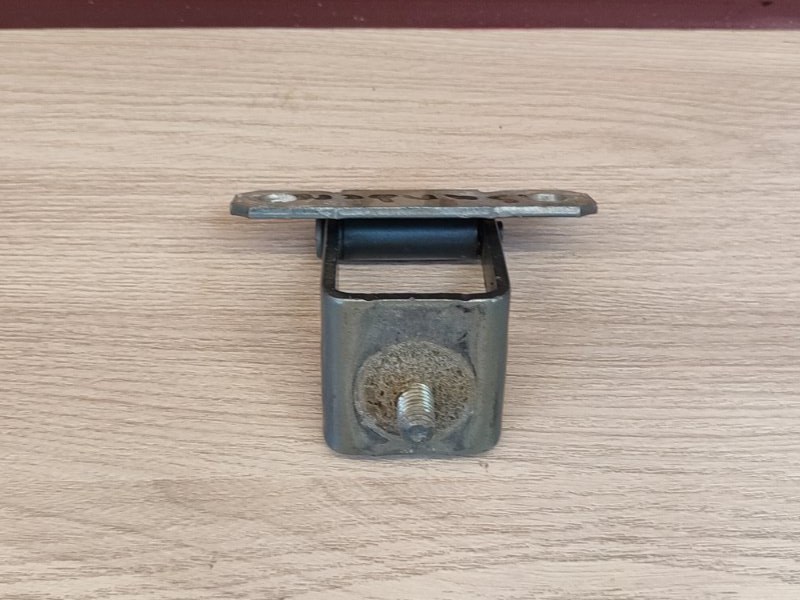 Петля багажника