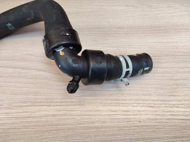 Патрубок радиатора