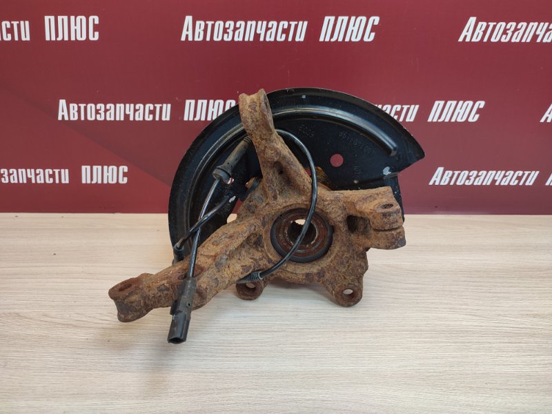 Кулак поворотный