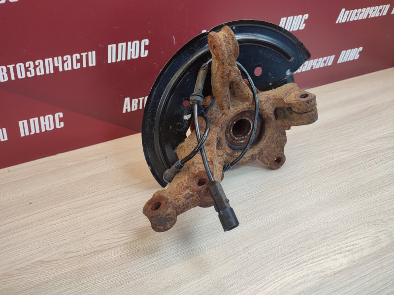 Кулак поворотный