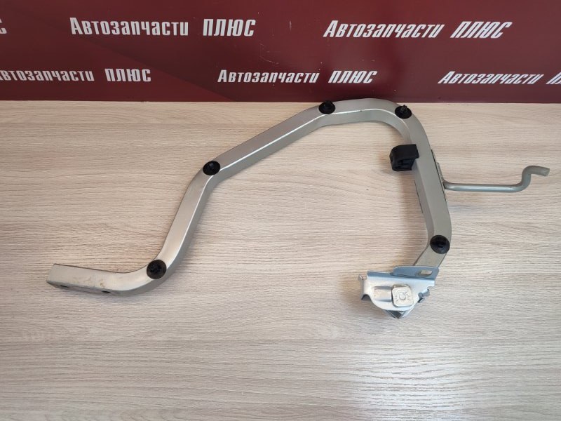 Петля крышки багажника