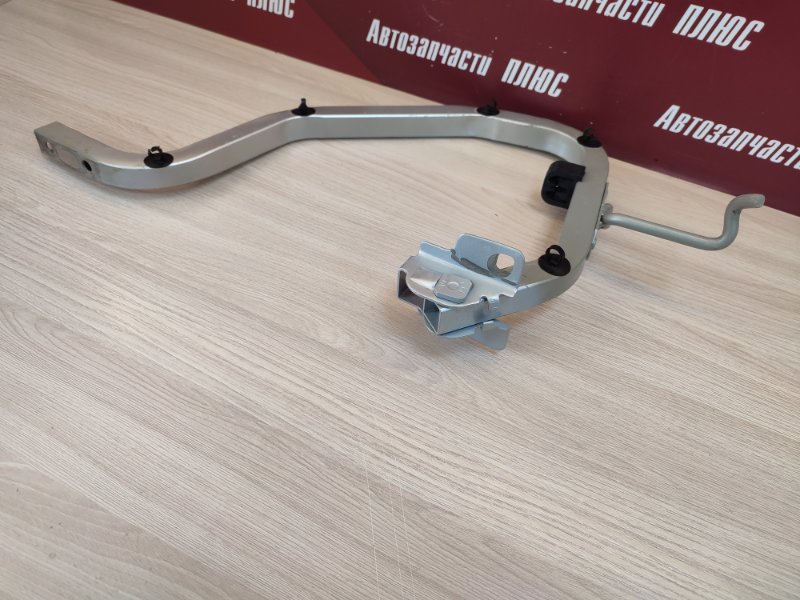 Петля крышки багажника