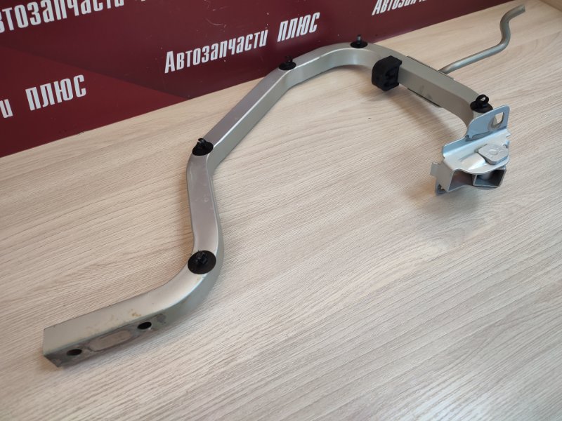 Петля крышки багажника