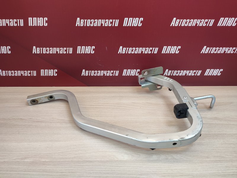 Петля крышки багажника