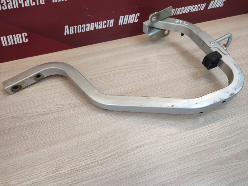 Петля крышки багажника