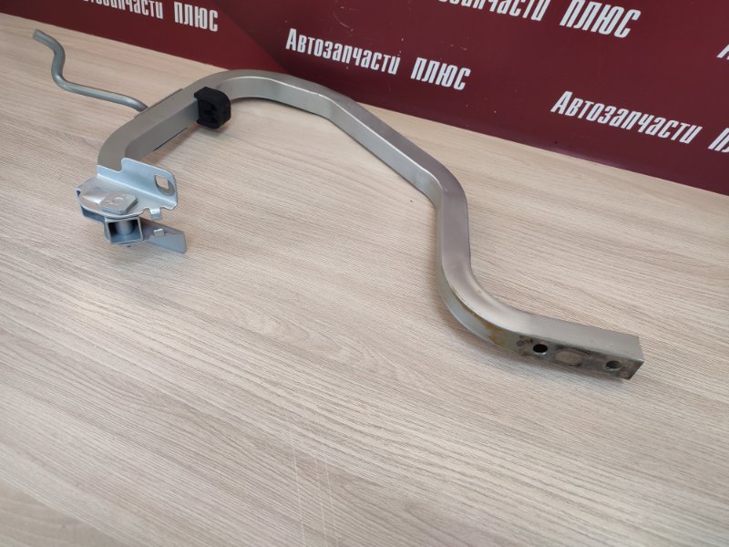 Петля крышки багажника