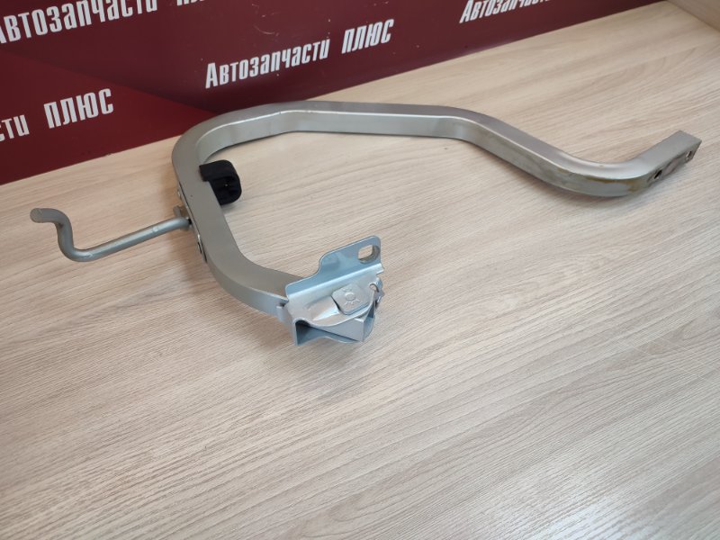 Петля крышки багажника