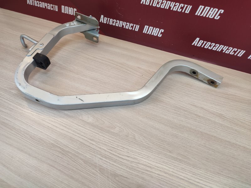 Петля крышки багажника