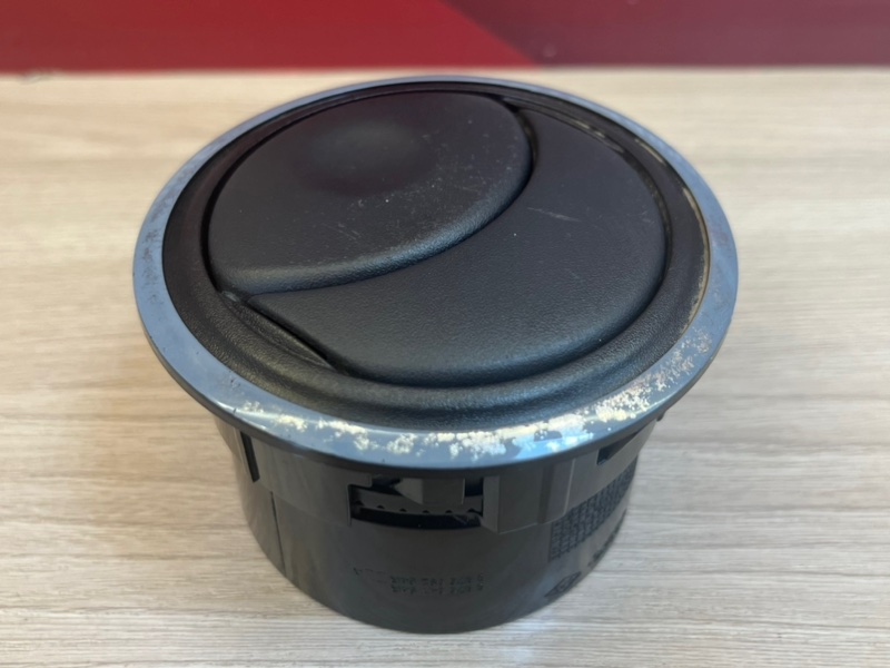 Воздушный дефлектор салона