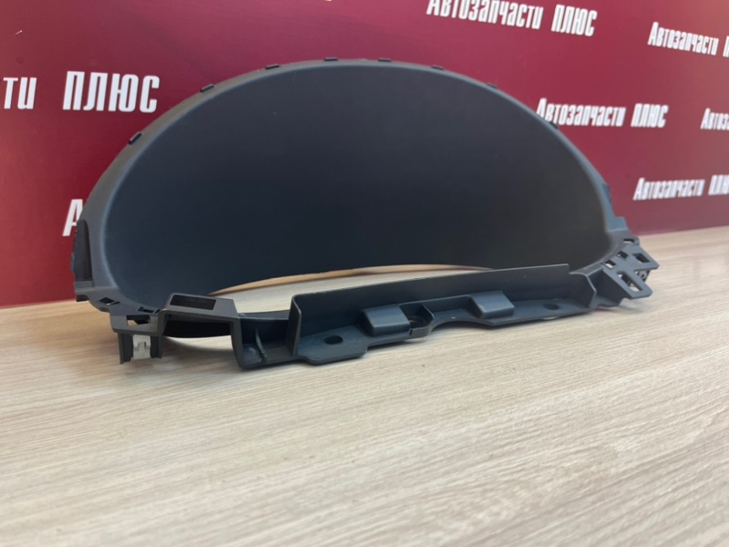 Козырек щитка приборов