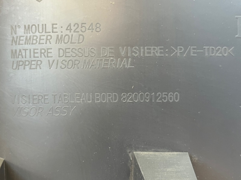 Козырек щитка приборов