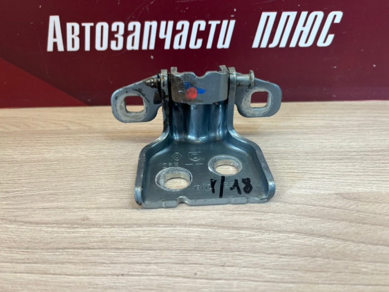 Петля двери