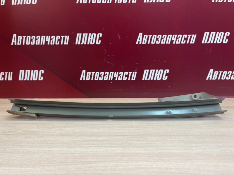 Направляющая стекла     двери