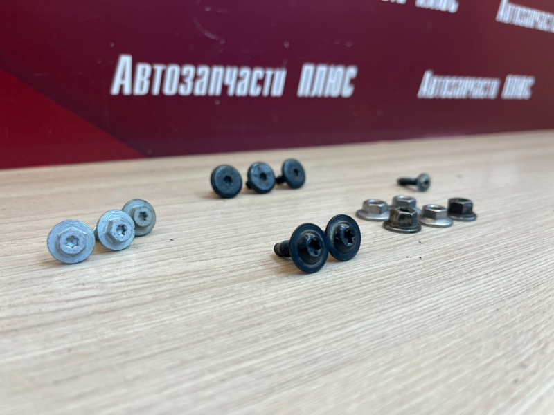 Крепеж двери