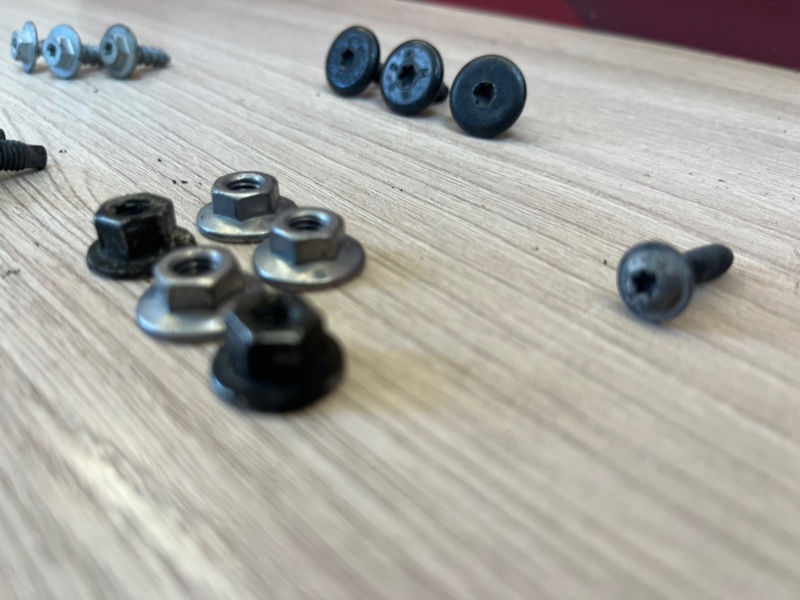 Крепеж двери