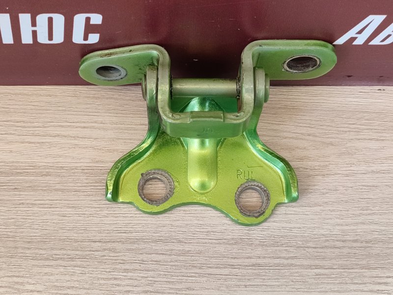 Петля двери