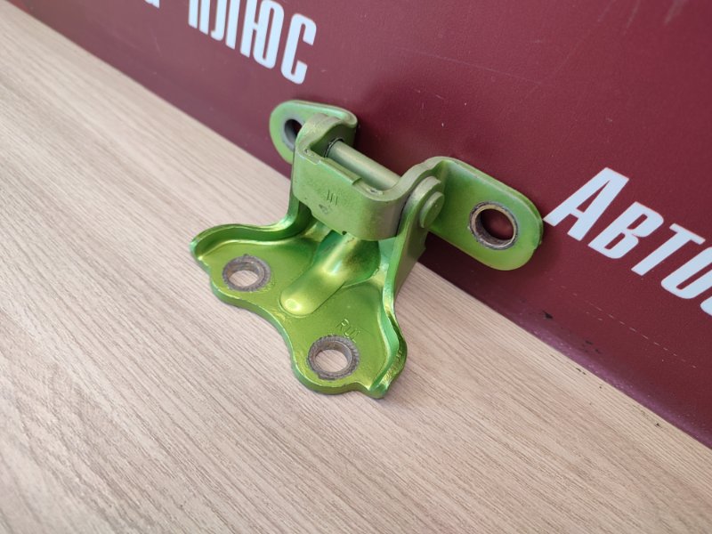 Петля двери