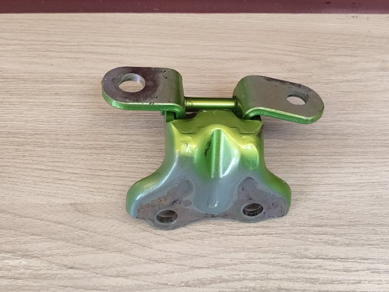 Петля двери