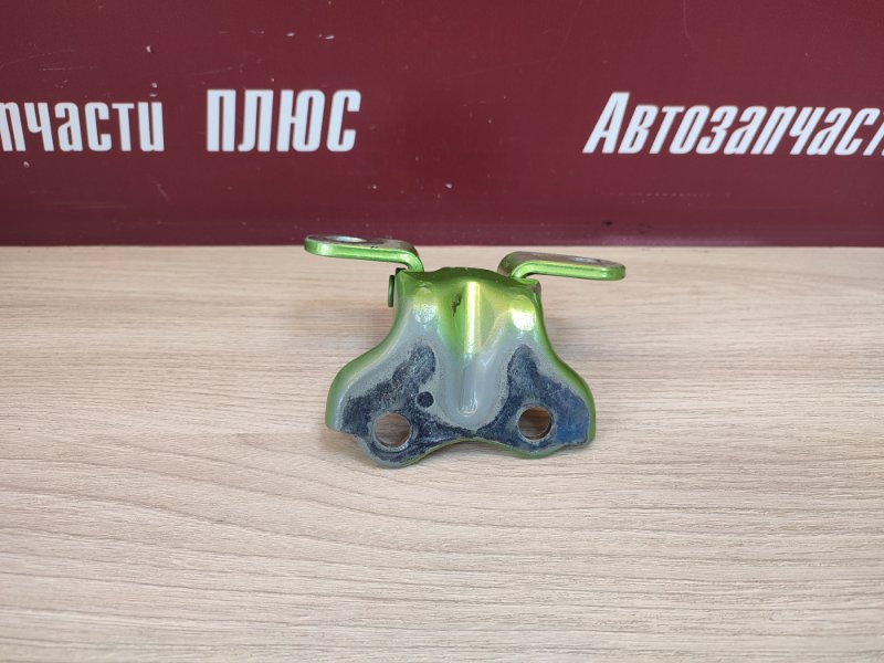 Петля двери