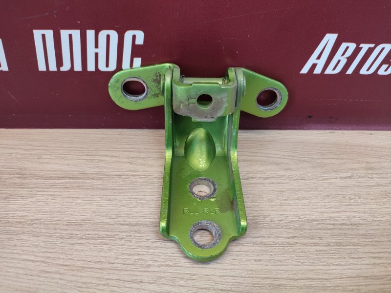 Петля двери