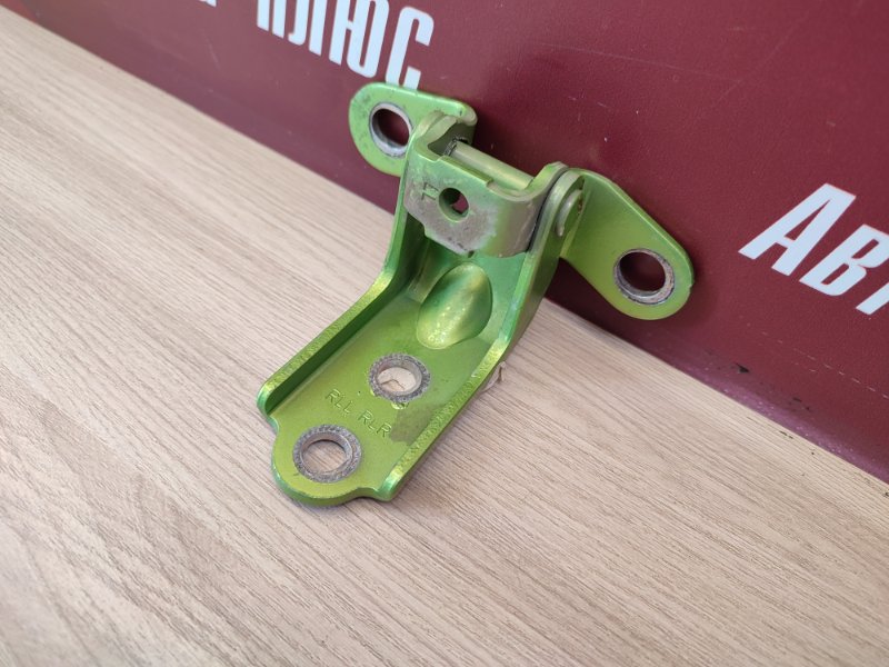 Петля двери