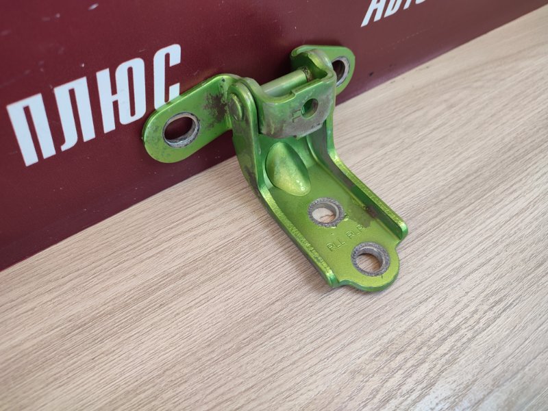 Петля двери