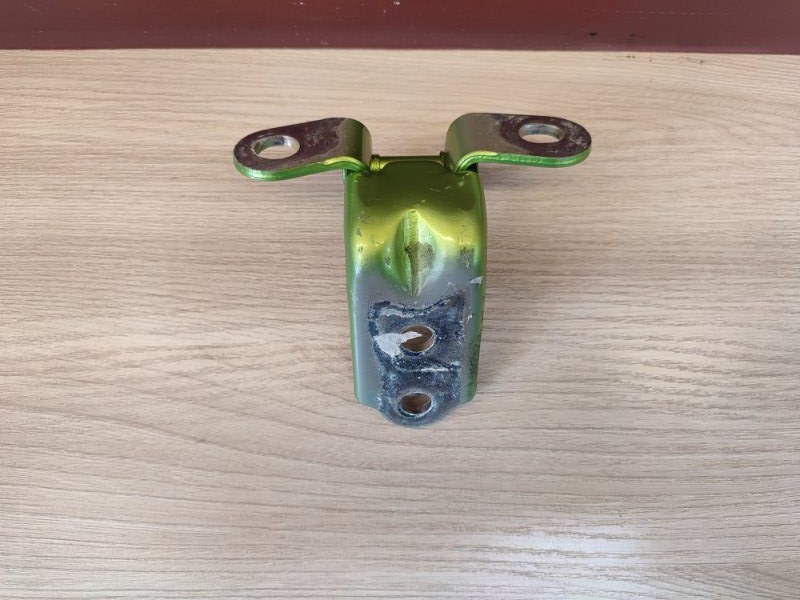 Петля двери