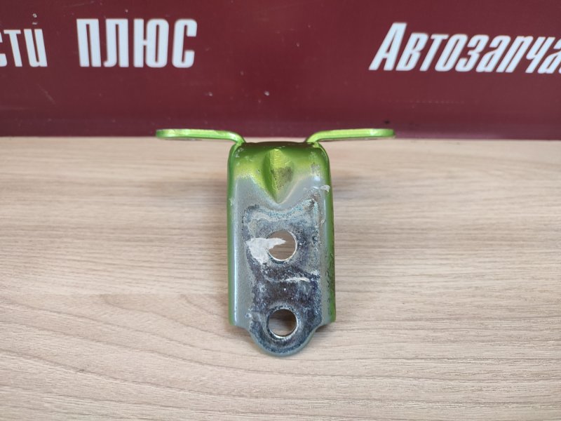 Петля двери