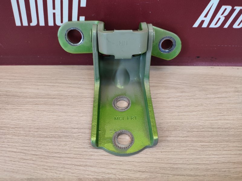 Петля двери