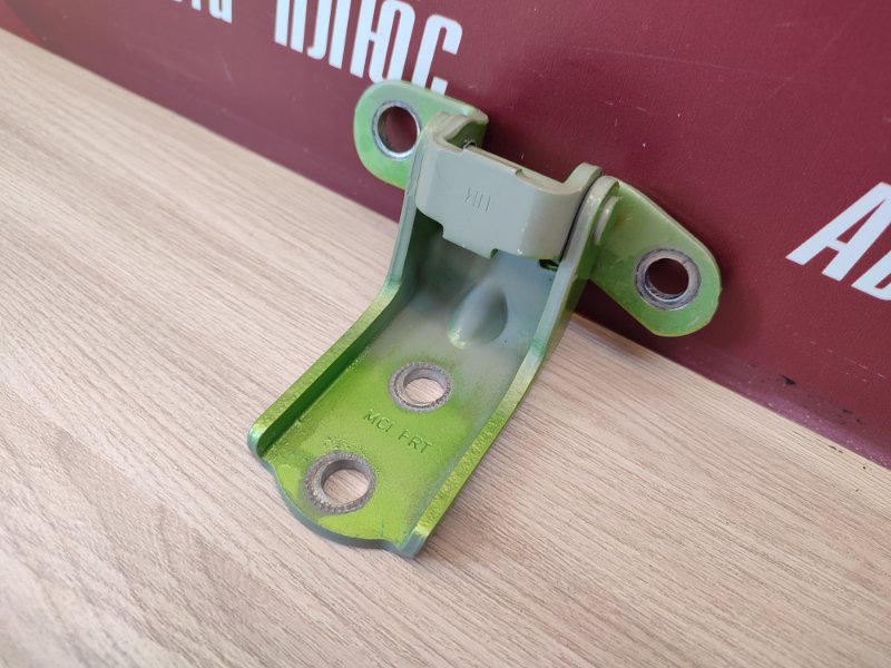 Петля двери